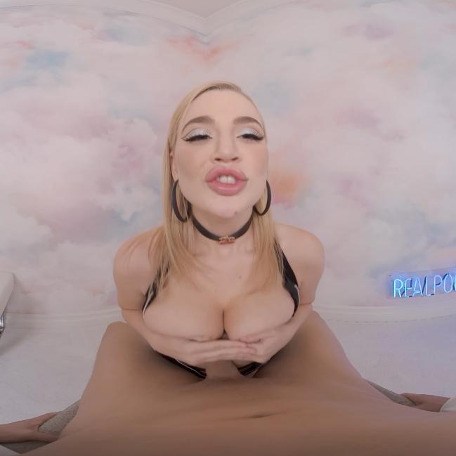 Blake Blossom adores pleasing you VR Porn Video