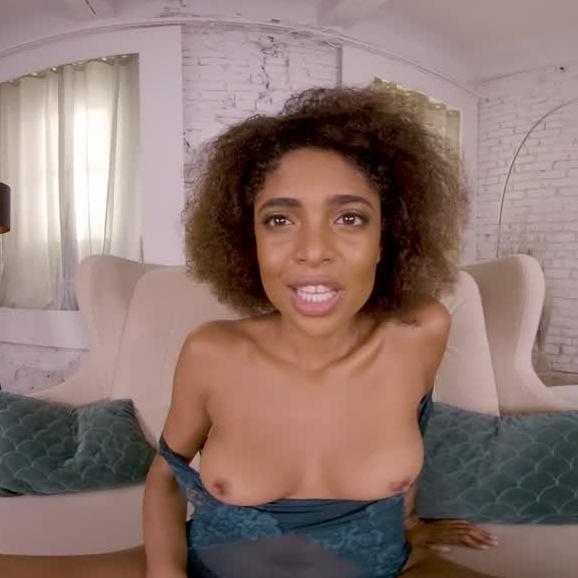 Brazillian Hottie Luna Corazon VR Porn Video