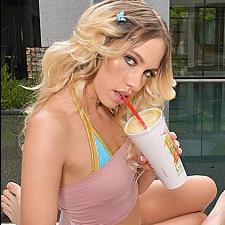 Khloe Kapri fucks you while your sister is not home VR Porn Video